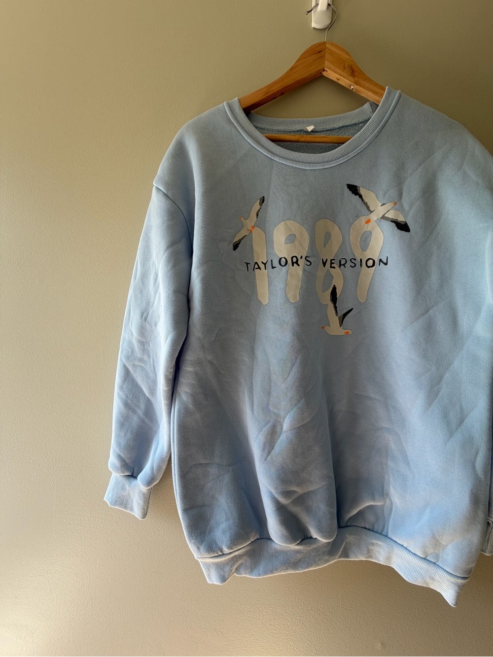 Taylor Swift Cozy Light Blue '1989' Graphic Crewneck Sweatshirt - Picture 2 of 5
